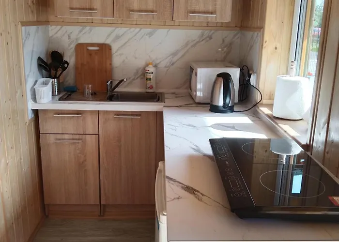 Drewniany Nad Morzem Caloroczny * أوسترونيه مورسكية